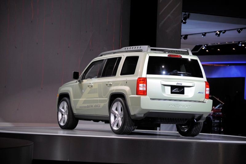 Illustration for article titled Jeep Patriot EV Shoots Off In Detroit